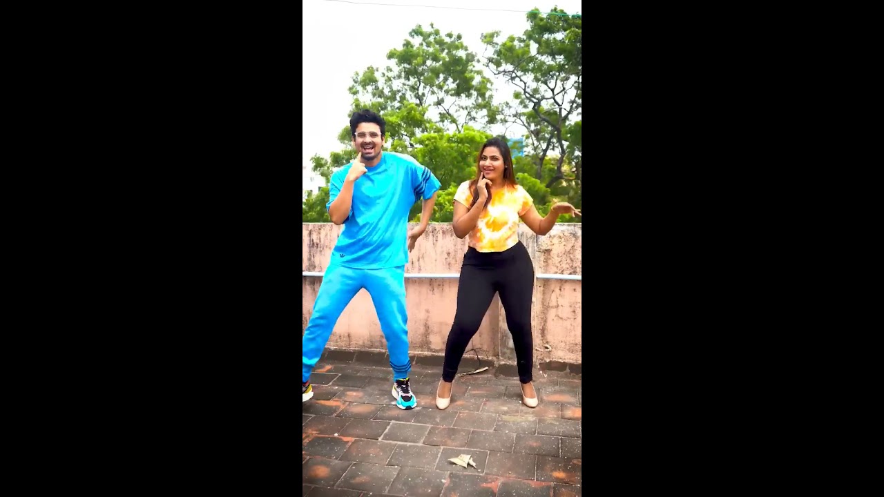 Whose Moves are Better? Myna or Yogesh🙃😃| Myna Wings #ManikeMove #Shorts #ad